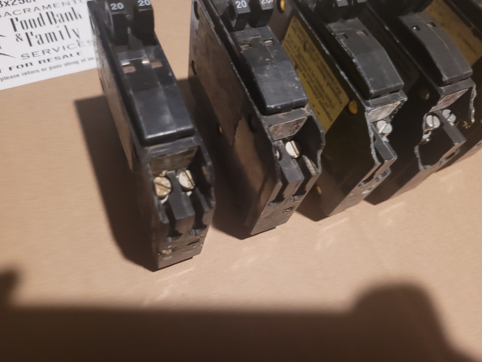 Square D QO2020 – 20 Amp Single-Pole Circuit Breaker small broken area