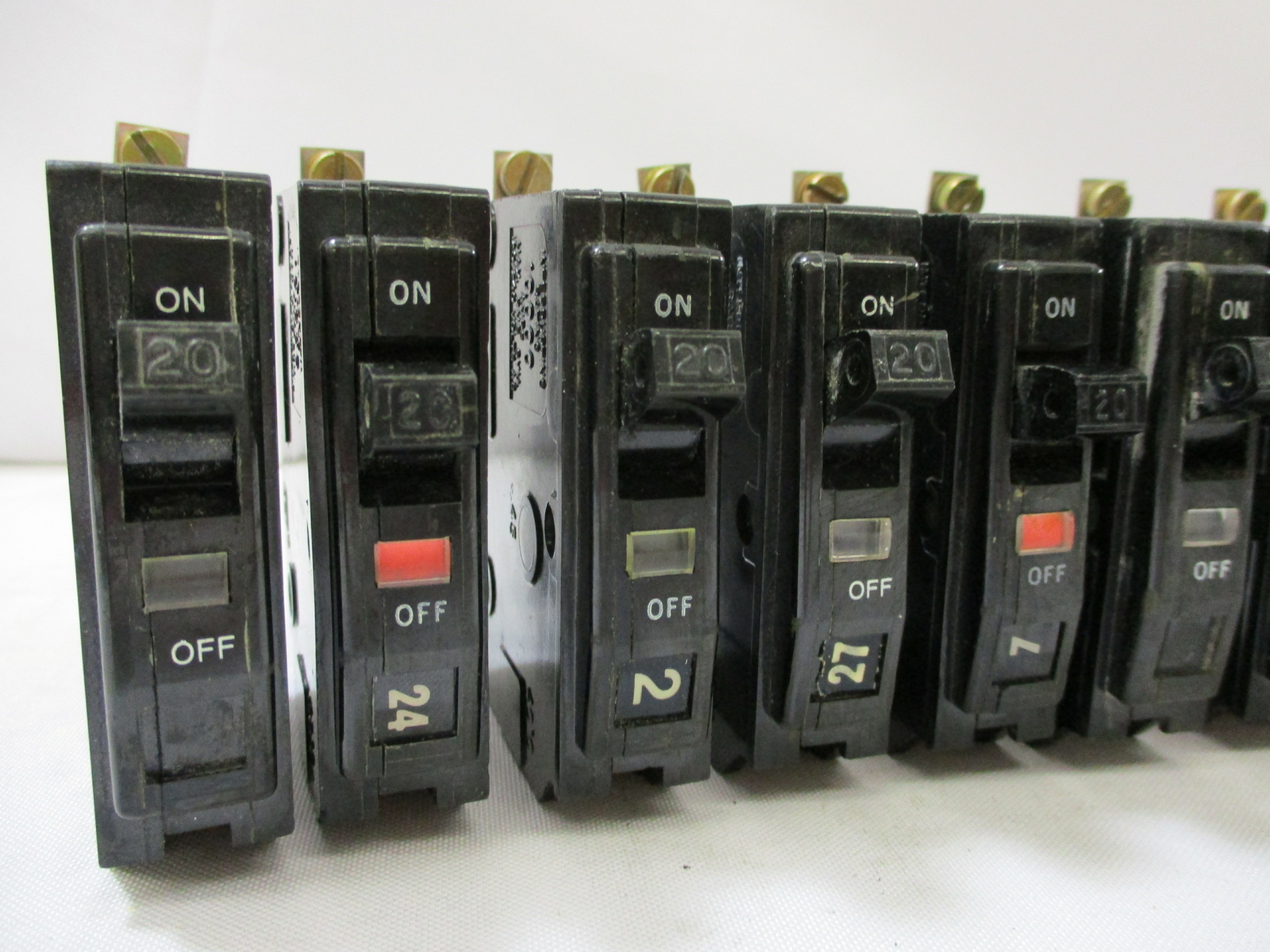 (LOT OF 15) SQUARE D QOB120 CIRCUIT BREAKER 20A 1-POLE 120/240VAC
