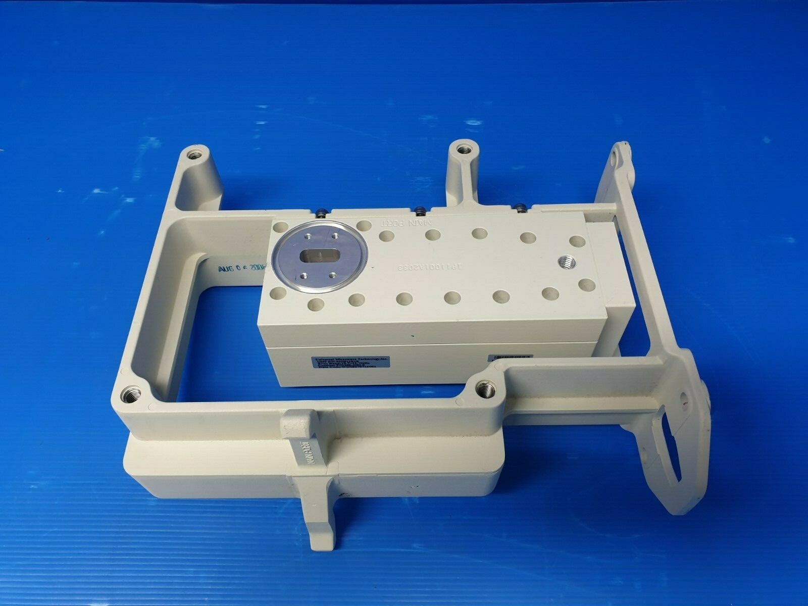 Universal Microwave Technology UTM 840IP11K1B, MK-4003-0 11.7GHz