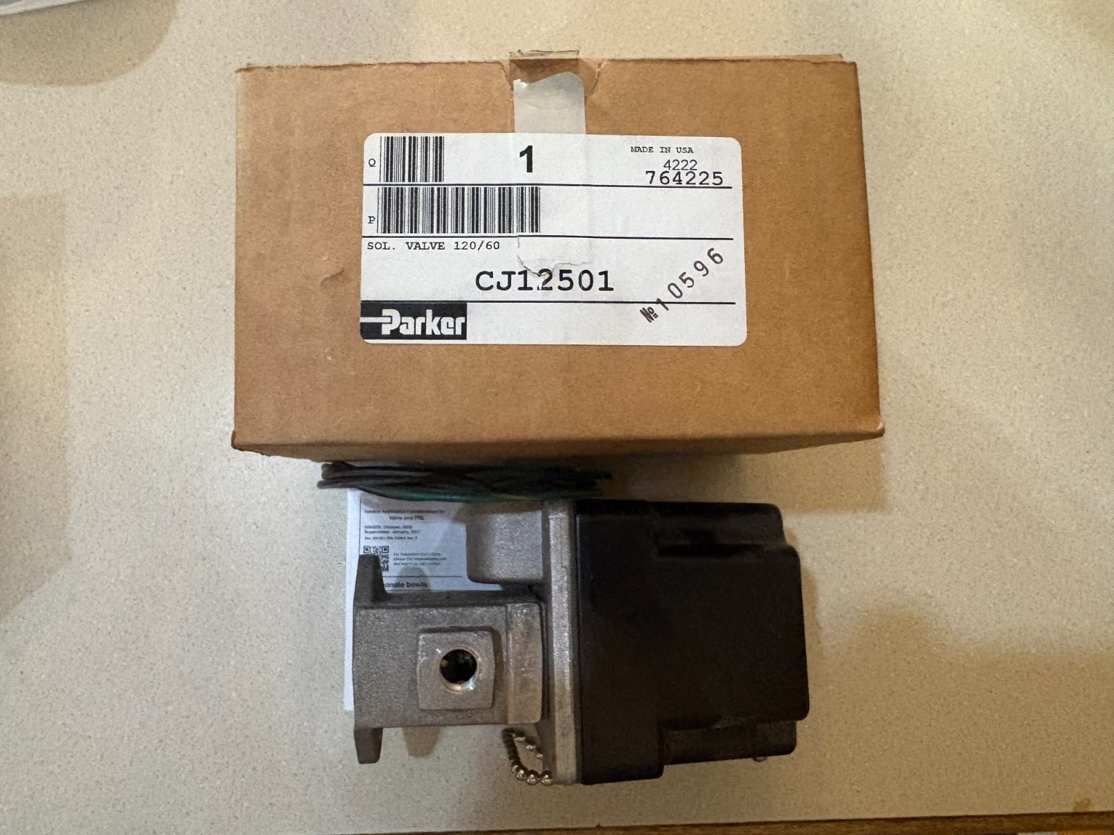 PARKER SOLENOID VALVE CJ12501 VAC-150 120 VOLTS NEW OPEN BOX