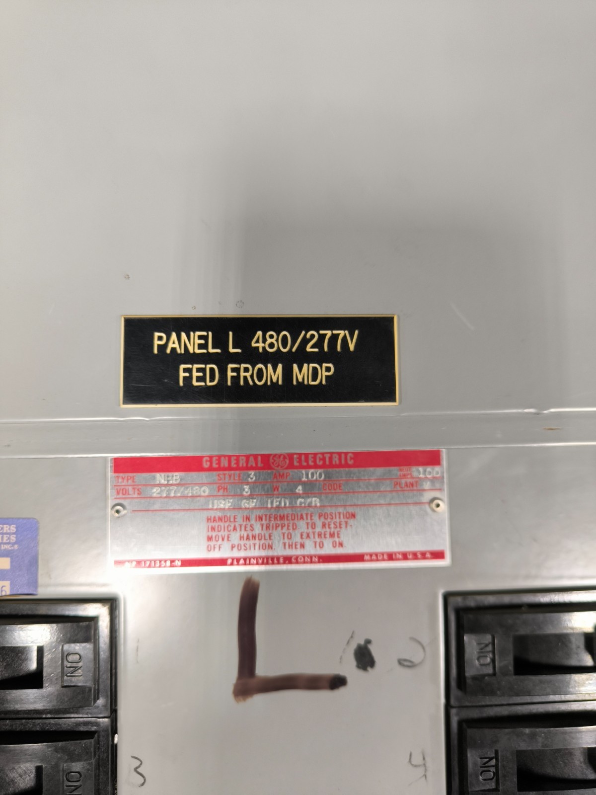 GE General Electric NHB Lug Panelboard 100 Amp 120/208V 3 PH 4W 32 Space Key