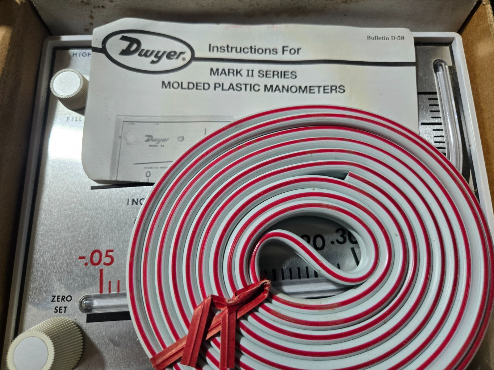 Dwyer Model 25 Mark II Manometer With Dye And Hose All New