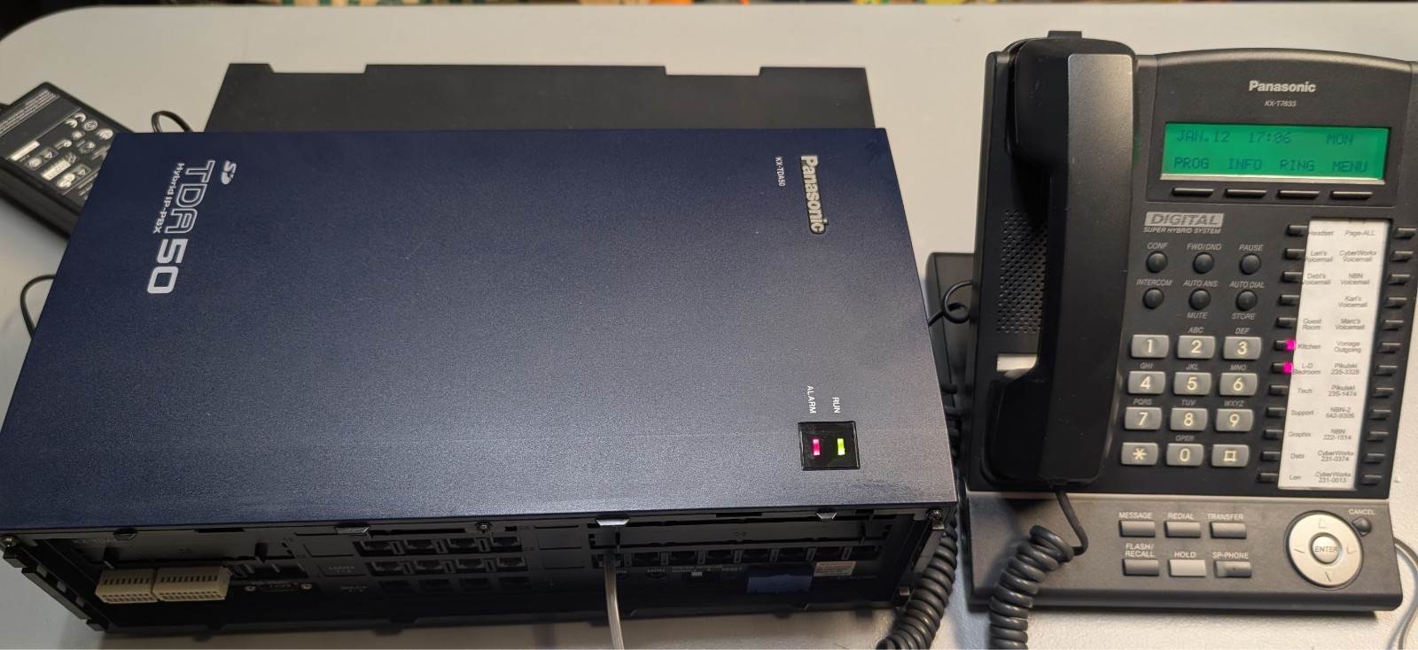 Panasonic KX-TDA50 phone system includes KX-TVA50 VM and 10 phones-EXCELLENT