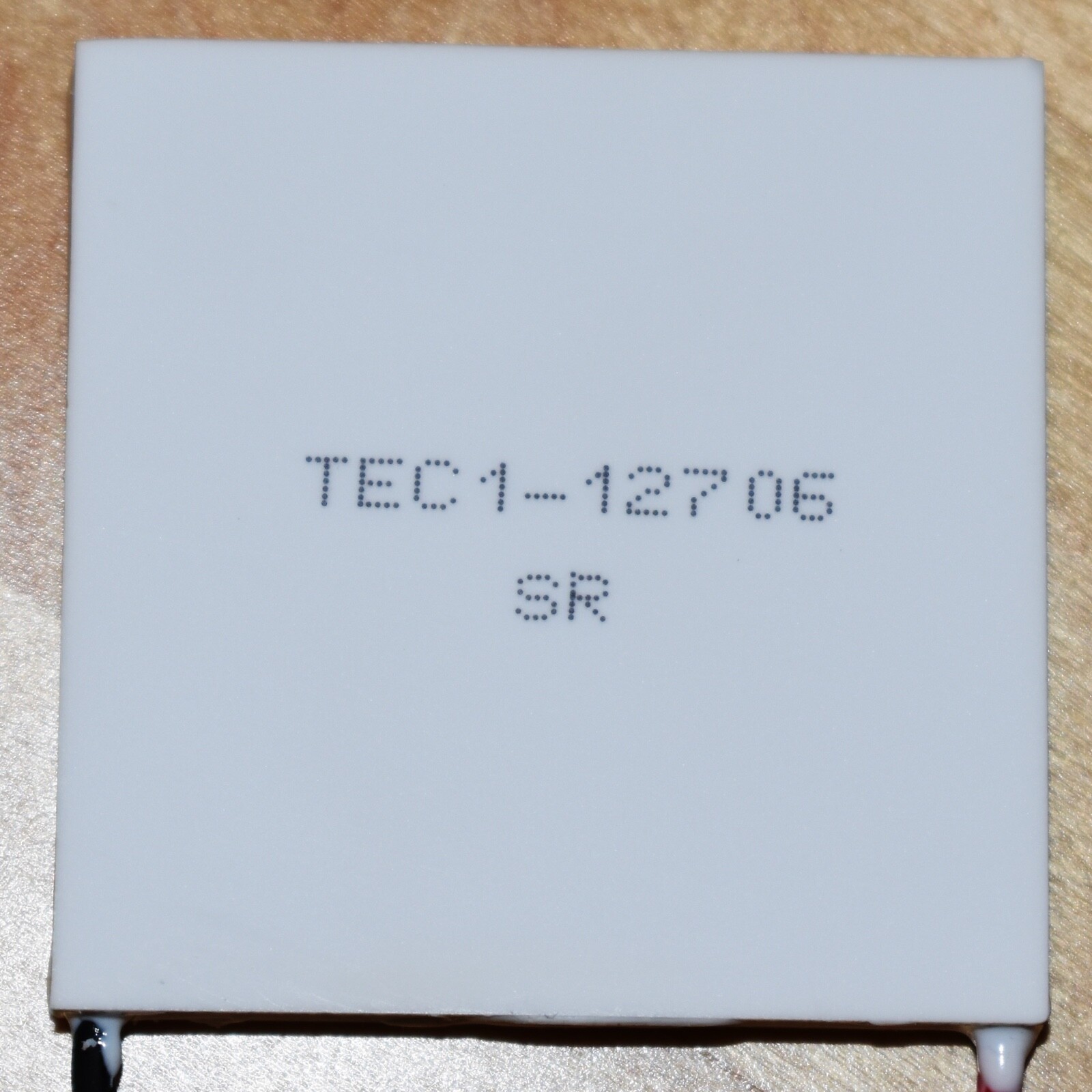 TEC1-12706 – Thermoelectric Peltier cooler module chip – 12V 6A 60W