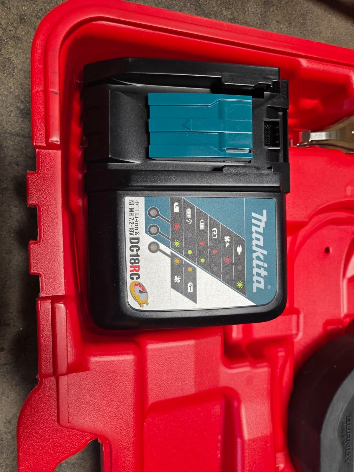 Burndy PAT750-Li 12-Ton C-head Crimper 18V, Hard Case and Makita Charger