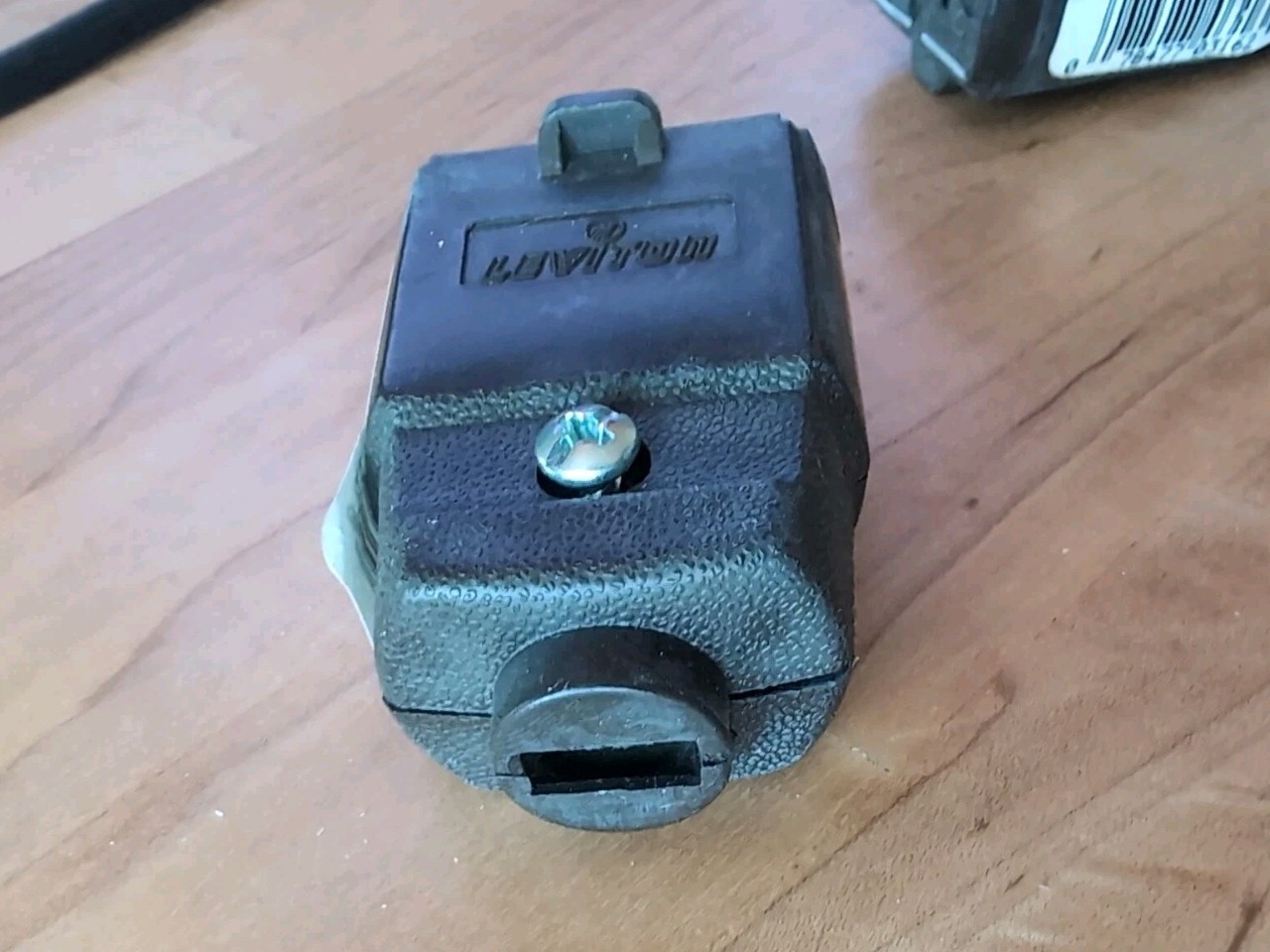 4 Leviton Brown 1-15 Straight Blade Connector Plugs NEMA 1-15R 15A 125V 102-P