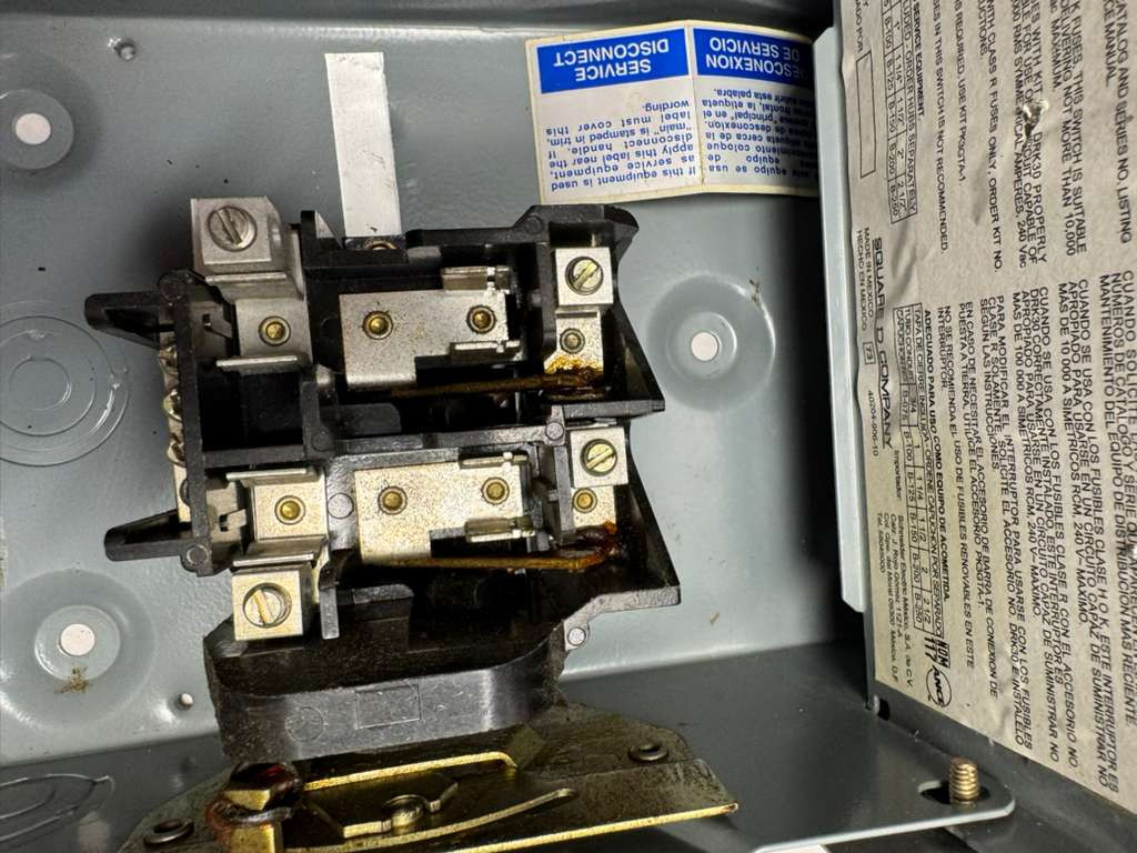 Square D D221NRB General Duty Safety Switch Series E3, 30A, 240VAC *Please Read*