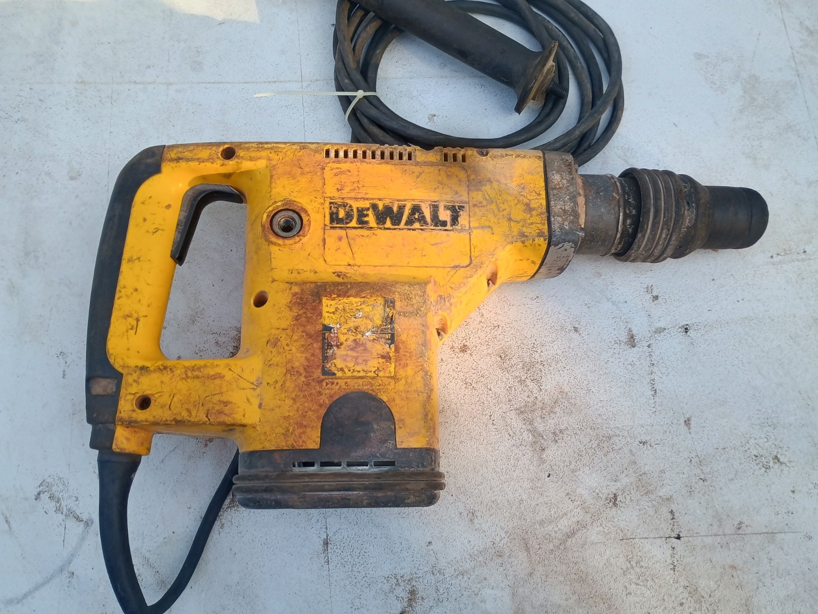 DeWalt DW541 1-1/2″ SDS Heavy Duty Corded Rotary Hammer Drill