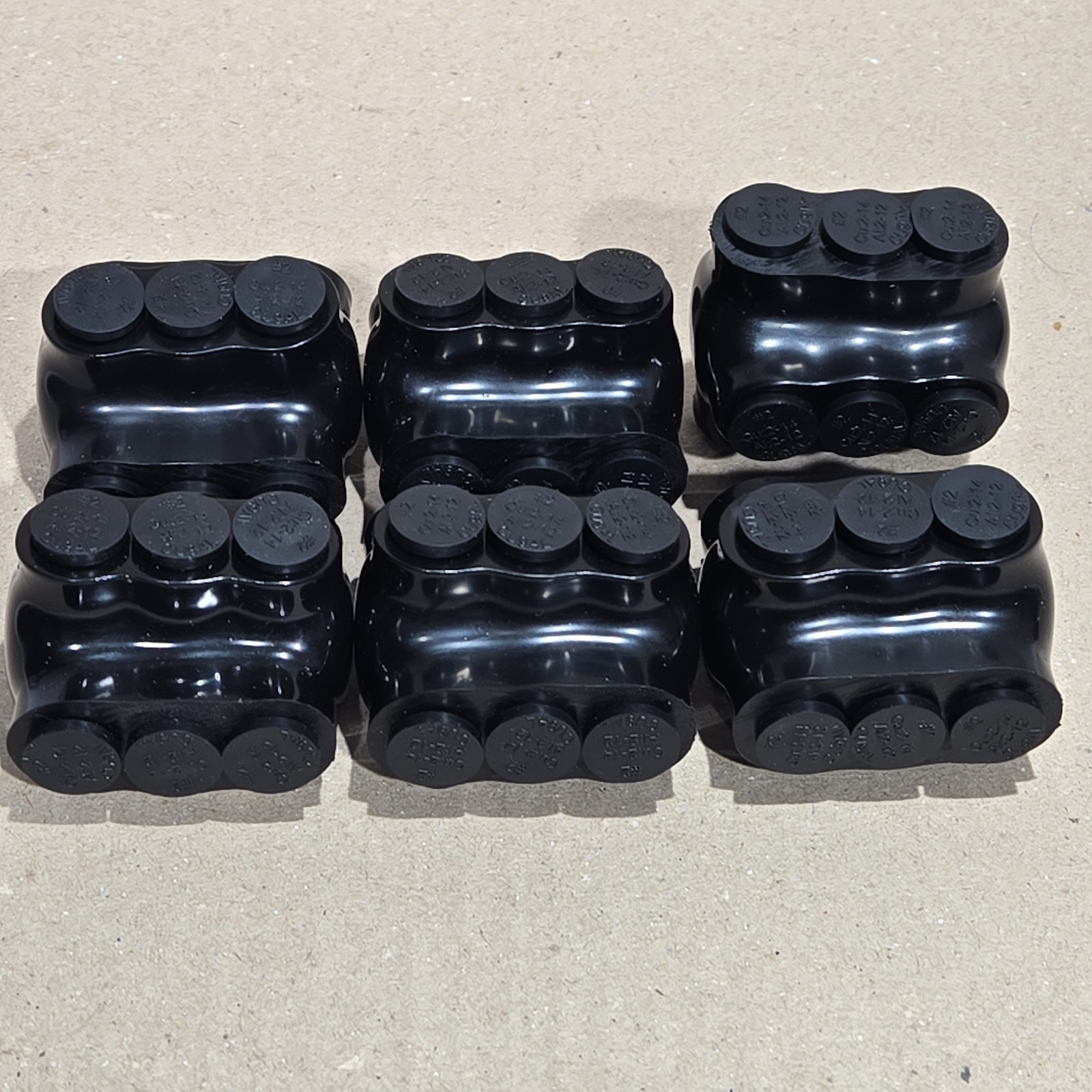 Pack of 5, 3 Port Insulated Multi-Tap Wire Connector 2-14 AWG Dual Entry, 600V.