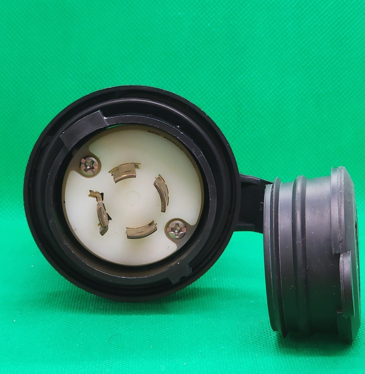 HUBBELL HBL2731SW 30A 480V SAFETY-SHROUD TWIST-LOCK [2RE4-1]