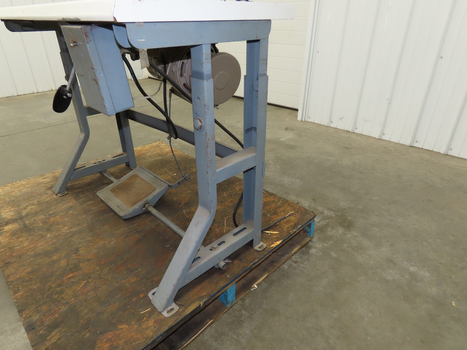 Singer 457 Industrial Sewing 3-step Zig Zag Rotary Take-up Machine 220VAC 3Ph