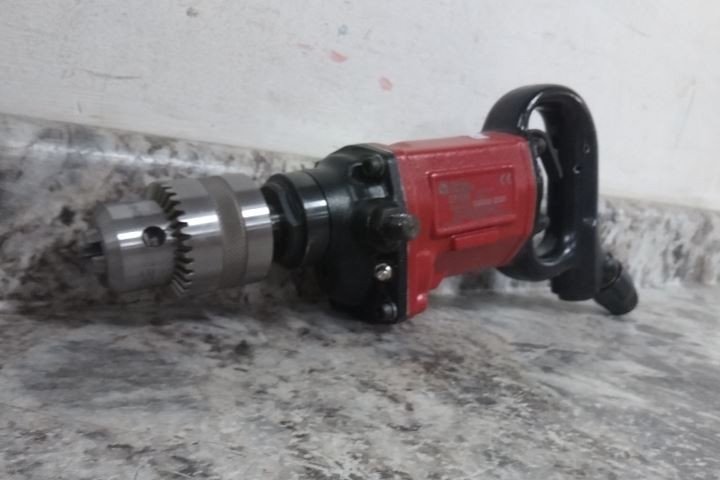 Chicago Pneumatic CP1816 5/8 In Chuck 3/8 In NPT Air Inlet Air-Powered Drill