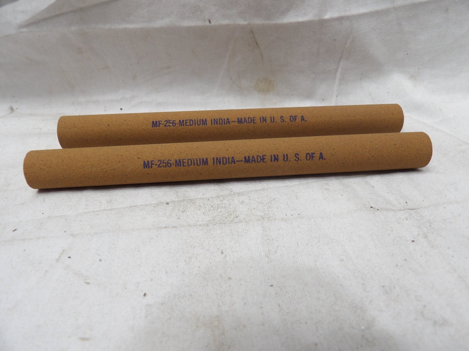 Norton MF-256 Medium India 5/8″ Round x 6″ – Made in the USA (Qty of 2)