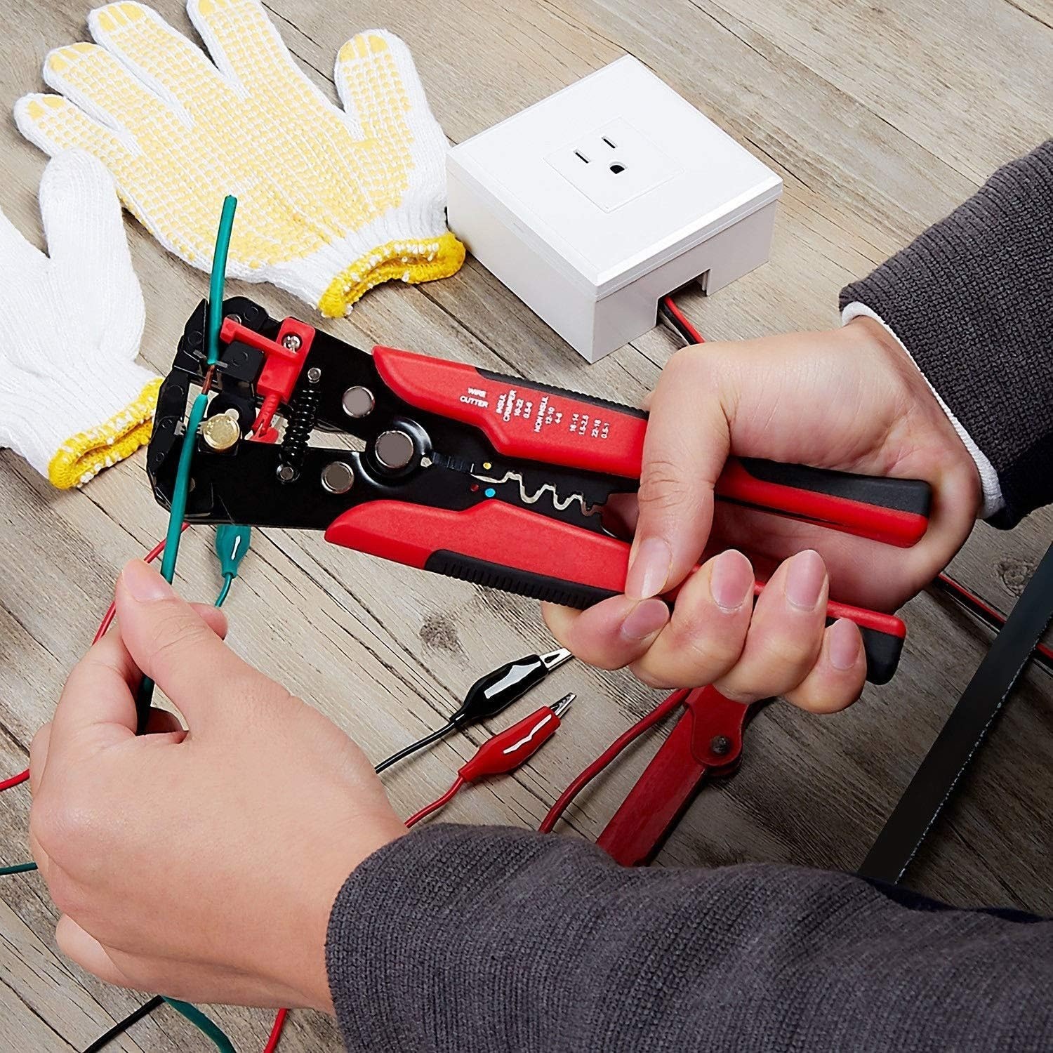 5 in 1 Self-Adjusting Wire Stripper Crimping Tool for 10-24 AWG