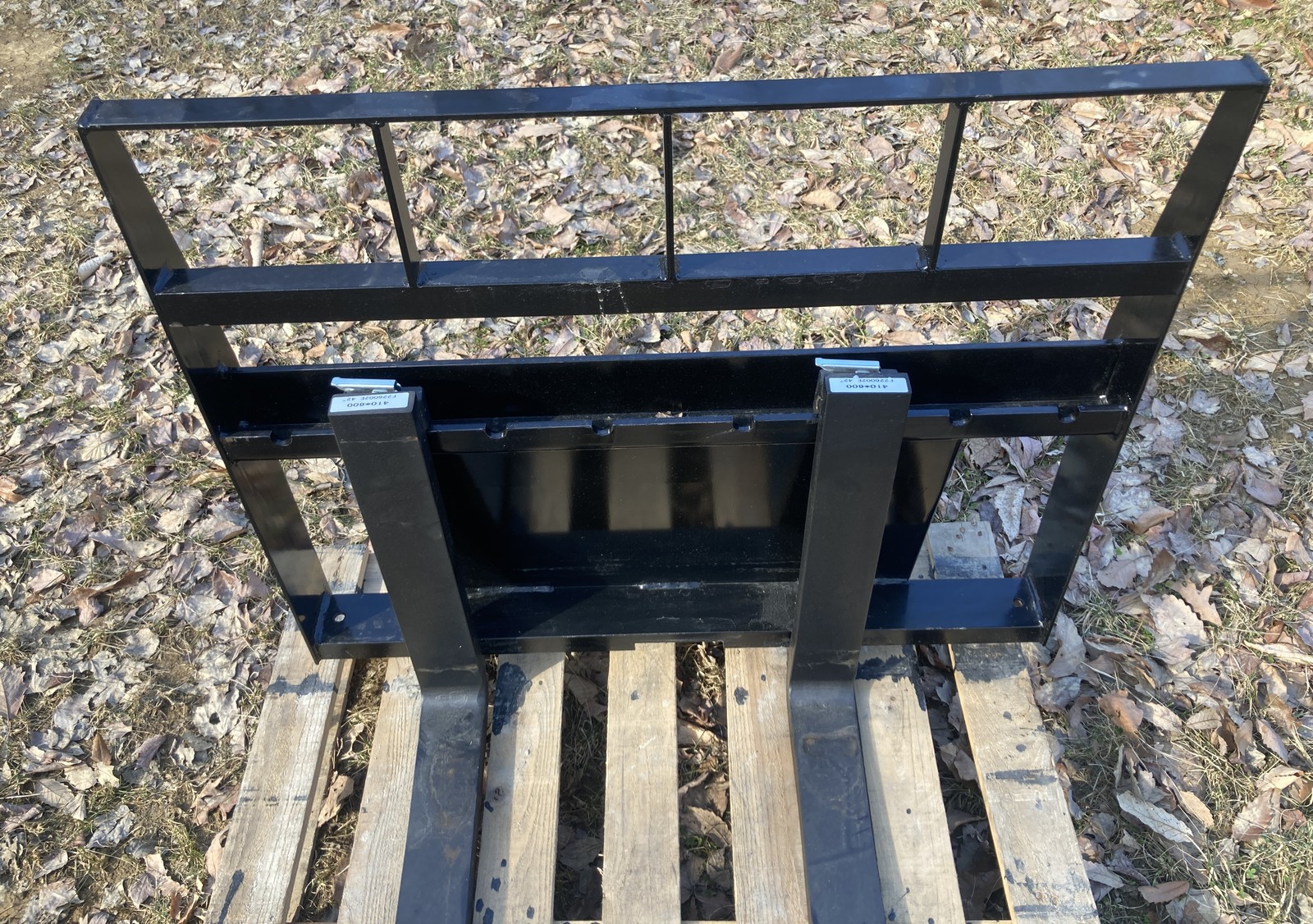 NEW 2000LB Pallet Forks Attachment- Toro Dingo Style Mount Plate -42″ adjustable