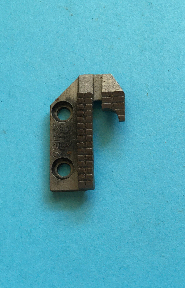 *NOS* 44136-SINGER FEED DOG-FOR SEWING MACHINE-FREE SHIPPING*