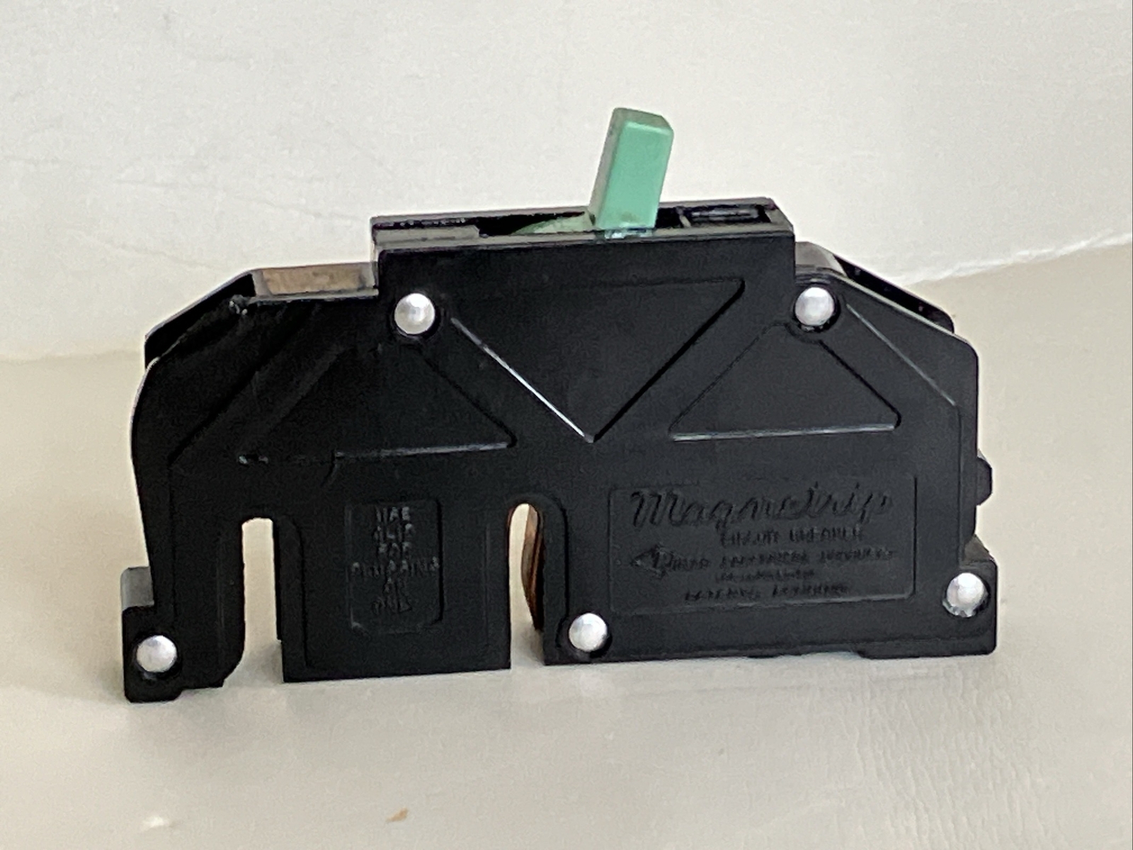 T30 Zinsco GTE Sylvania 1P30A 120VAC Plug-in / Feed-thru Breaker T130 Green