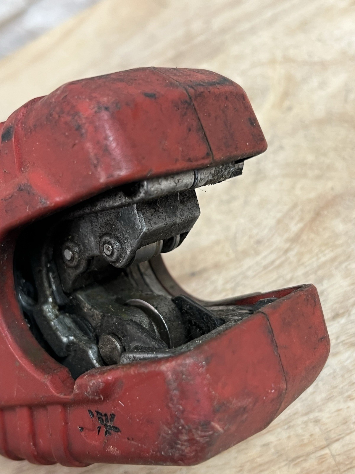 Milwaukee 2471-20 M12 Cordless Copper Tubing Cutter – FOR PARTS OR REPAIR