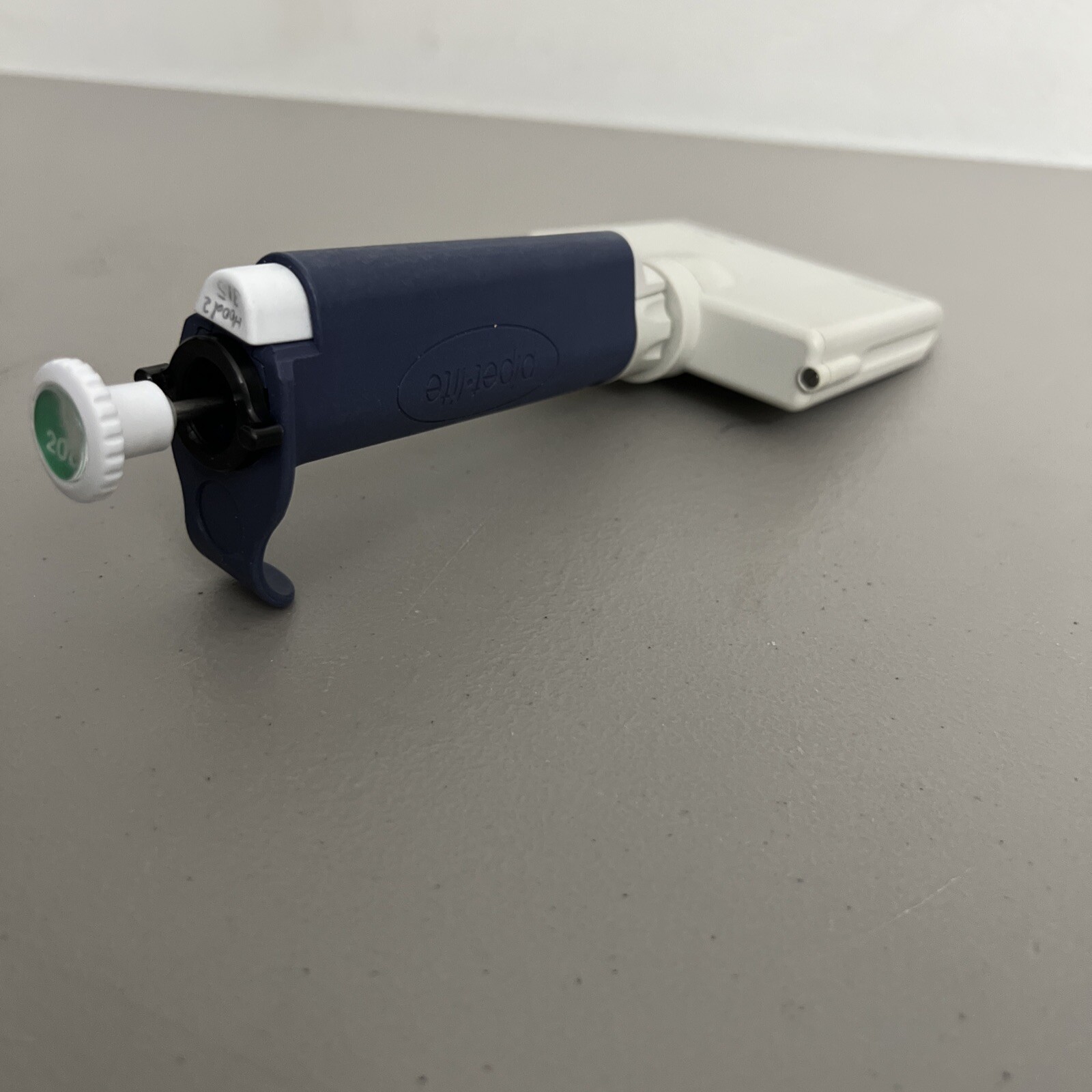 NICE Rainin Pipet-Lite 8 Channel Multichannel L200 20-200uL LTS Pipette