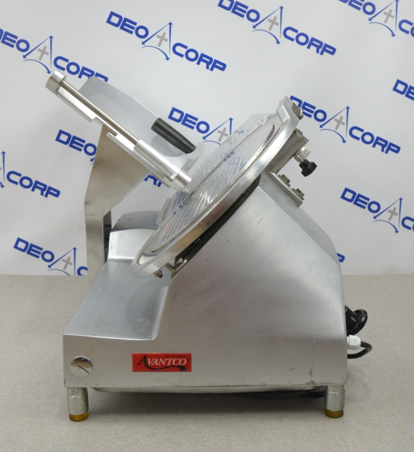 Avantco SL512 12″ Semi-Automatic Gravity Feed Meat Slicer 1/2 hp