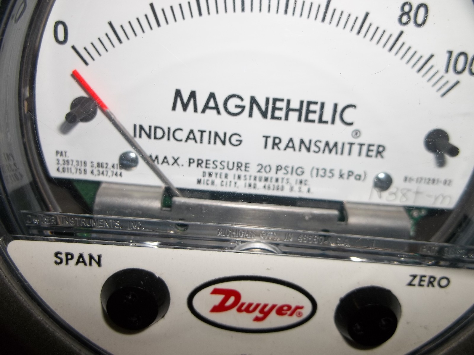 NEW DWYER MAGNEHELIC INDICATING TRANSMITTER N38T 171291-00 0-100 IN 20PSIG (845)