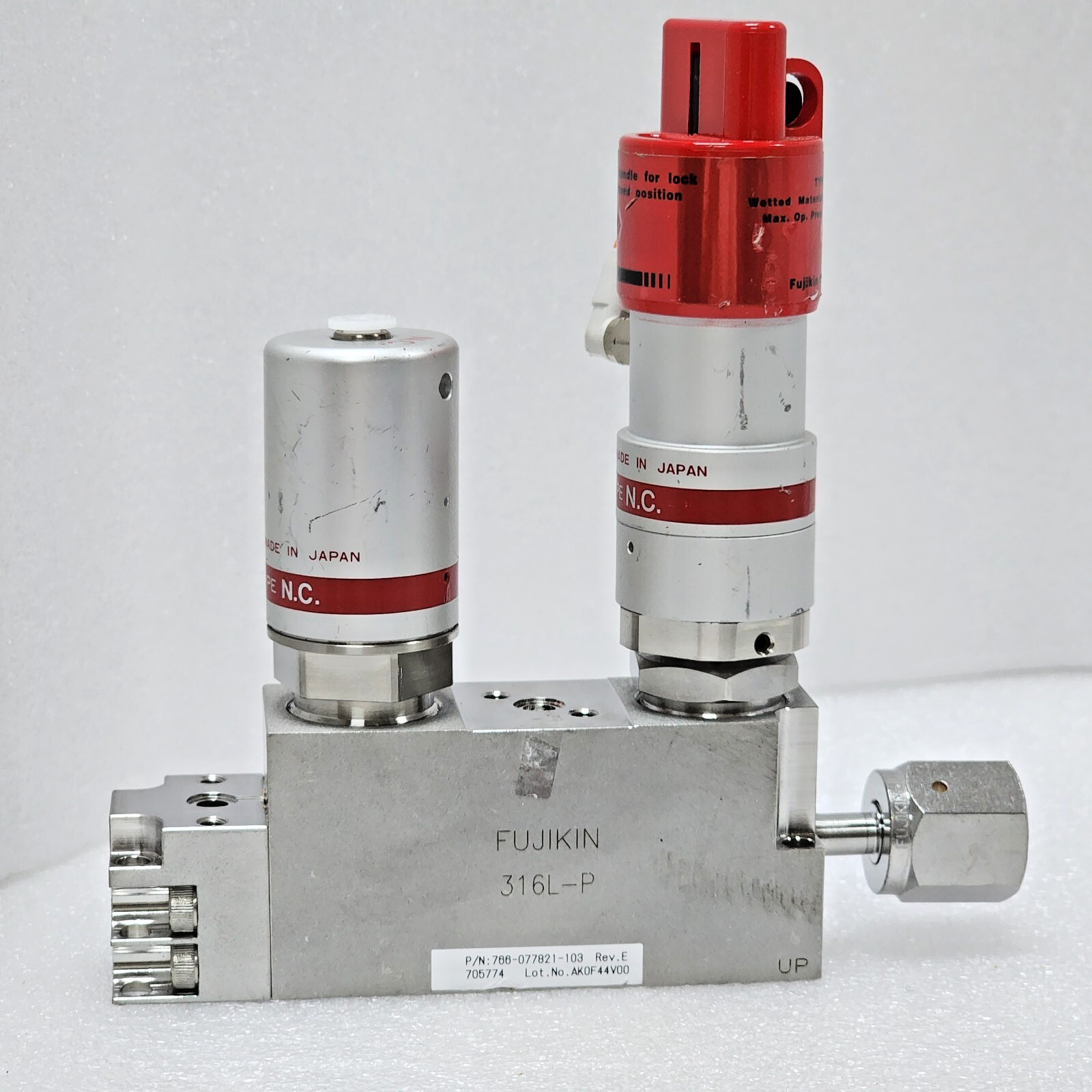 Lam 766-077821-103 Rev E, Fujikin 2×0.5~0.6 MPa Valve Assy,Used,Jp+97211