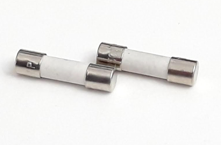 SET OF 2 T 15A 250V P T15A SLOW BLOW CERAMIC LF LITTELFUSE FUSES T15A250V P