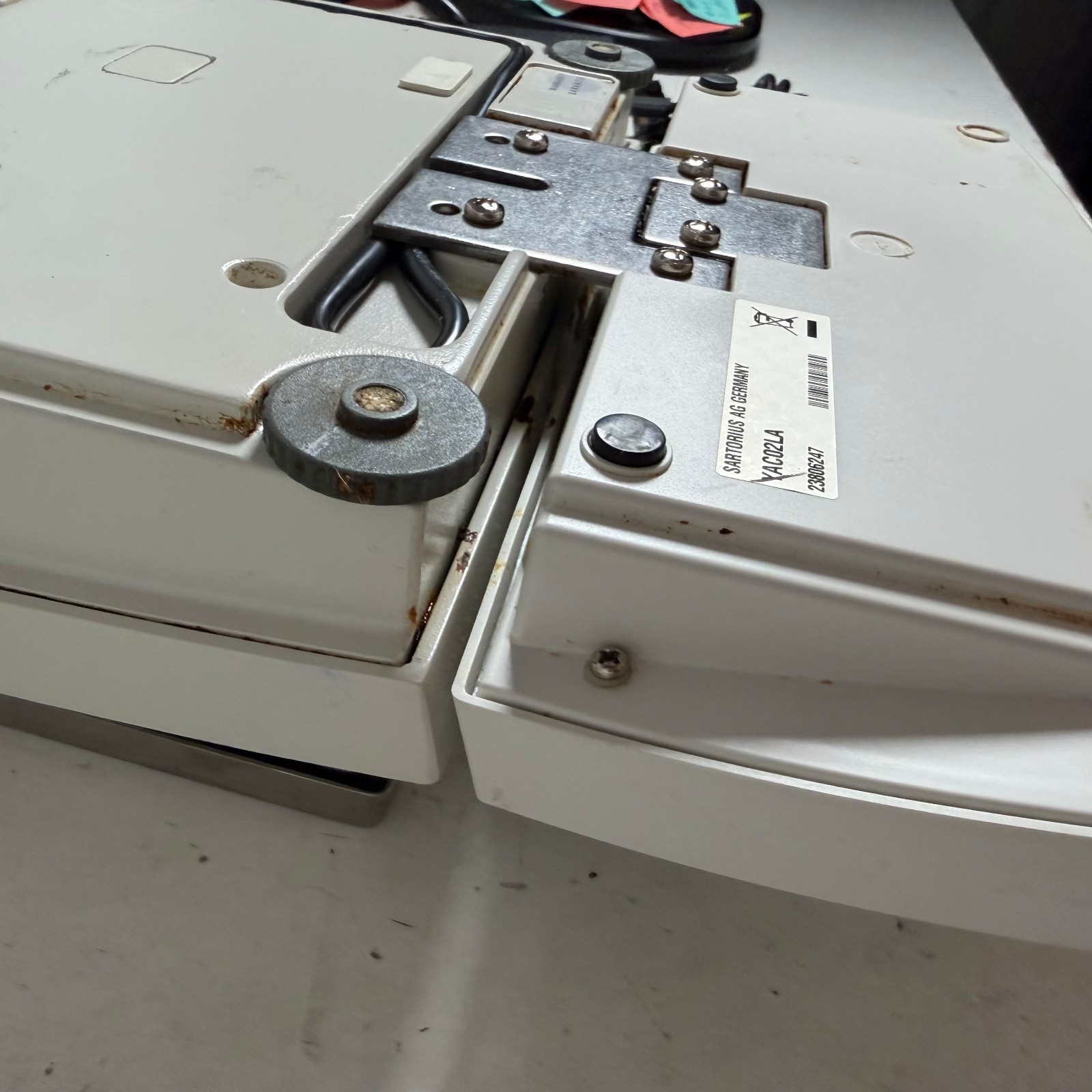 Sartorius LA12000S Beige Professional High-Capacity Top-Loading Precision Scale