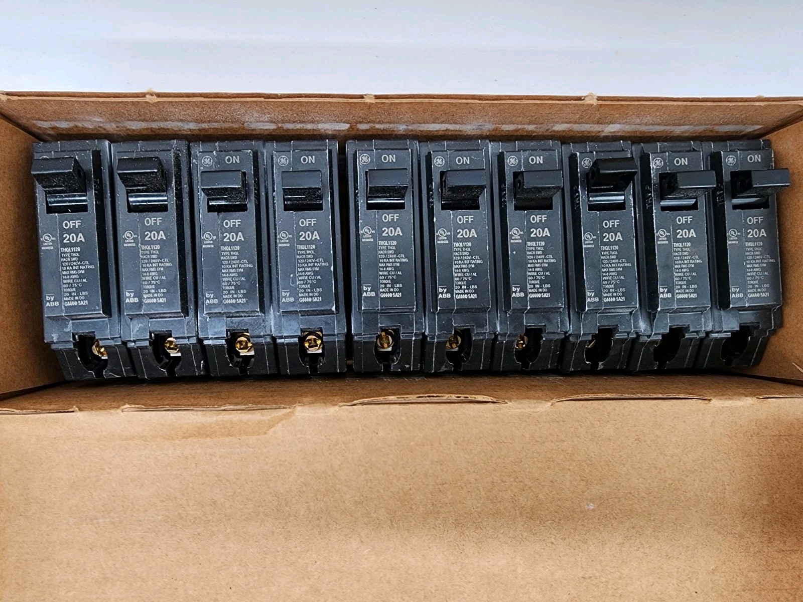 GE THQL1120 20 Amp Single Pole Circuit Breaker 120/240V Plug-In QTY 10 New