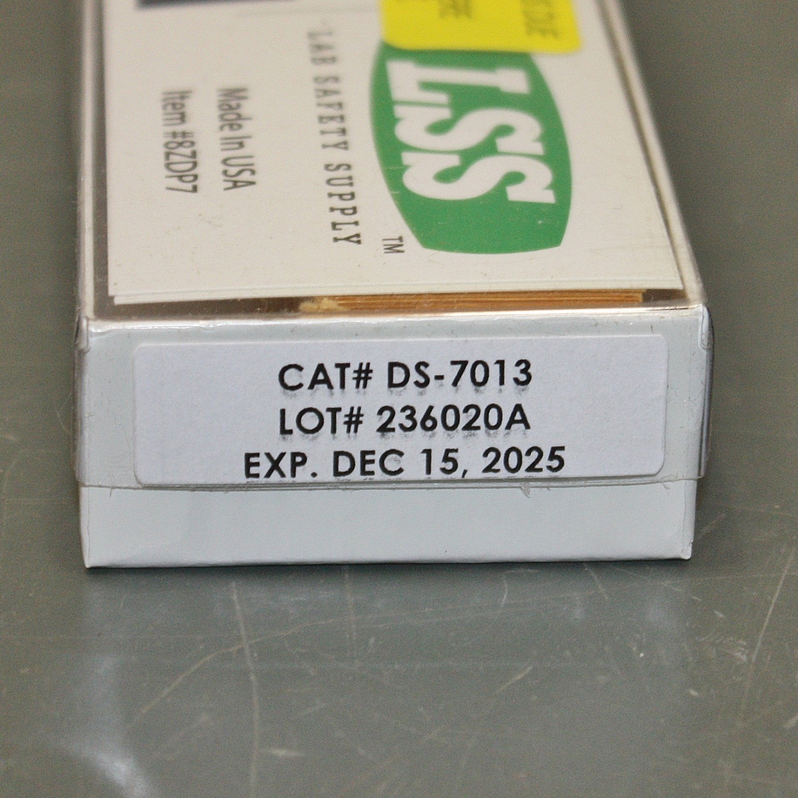 EXPIRED 12/2025 – (25) Lab Safety Supply pH Strip DS-7013, 0 to 13.9 pH, 9″ x 1″