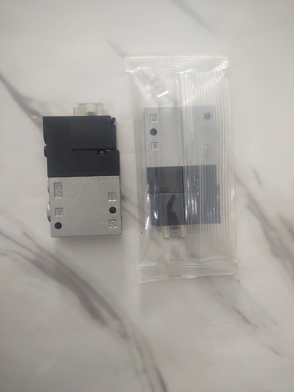 Festo CPE10-M1BH-3GL-M7 Mat. Nr. 196915 Solenoid Valve *NEW*FREE*SHIPPING*