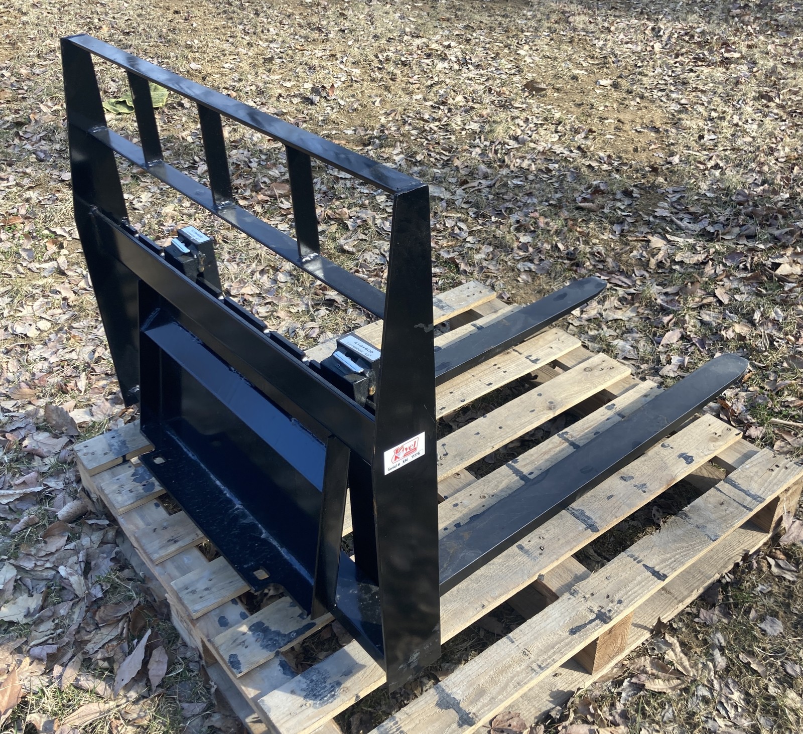 NEW 2000LB Pallet Forks Attachment- Toro Dingo Style Mount Plate -42″ adjustable