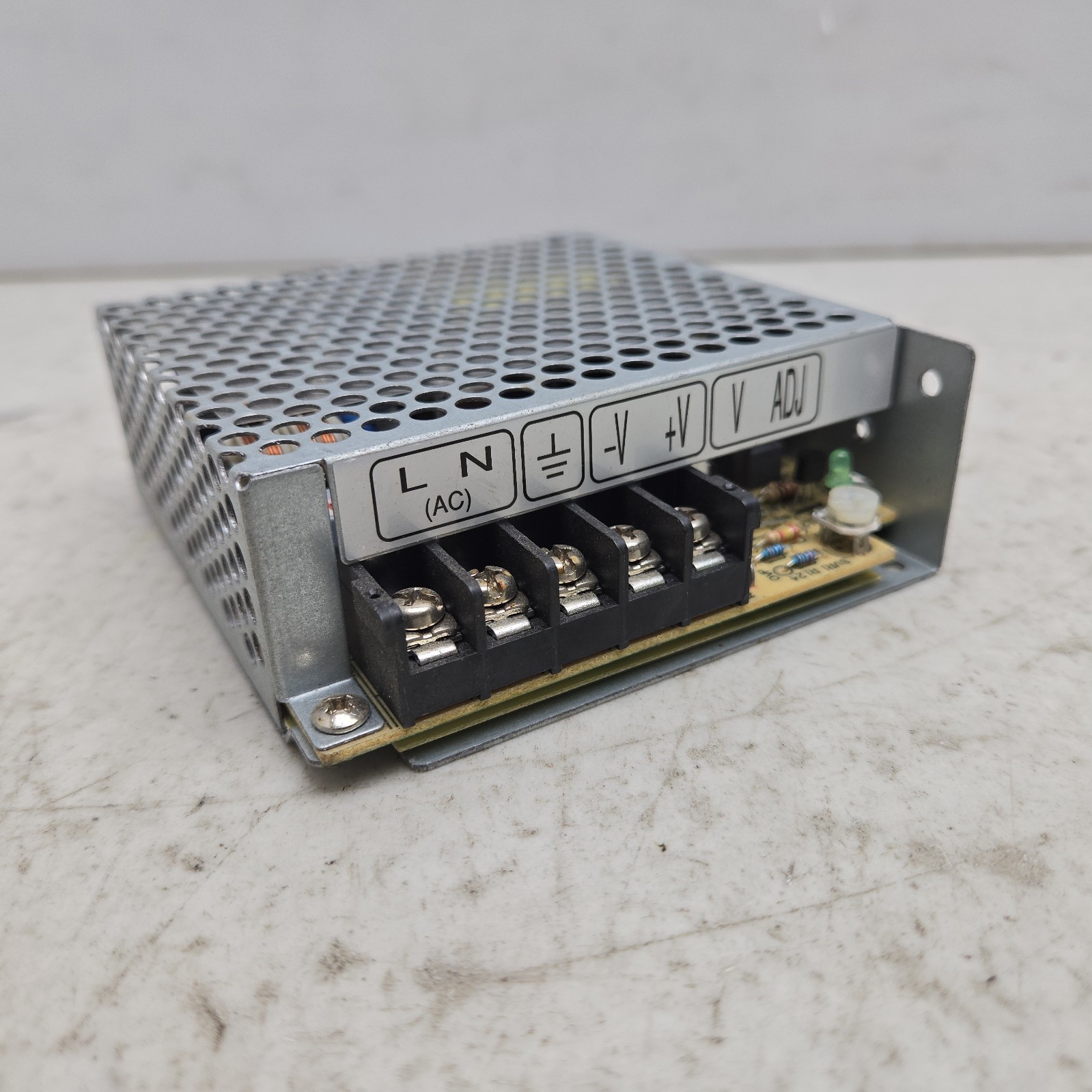 Mixed Lot of 6 Switching Power Supplies Keyence Omron Mean Well See Pictures