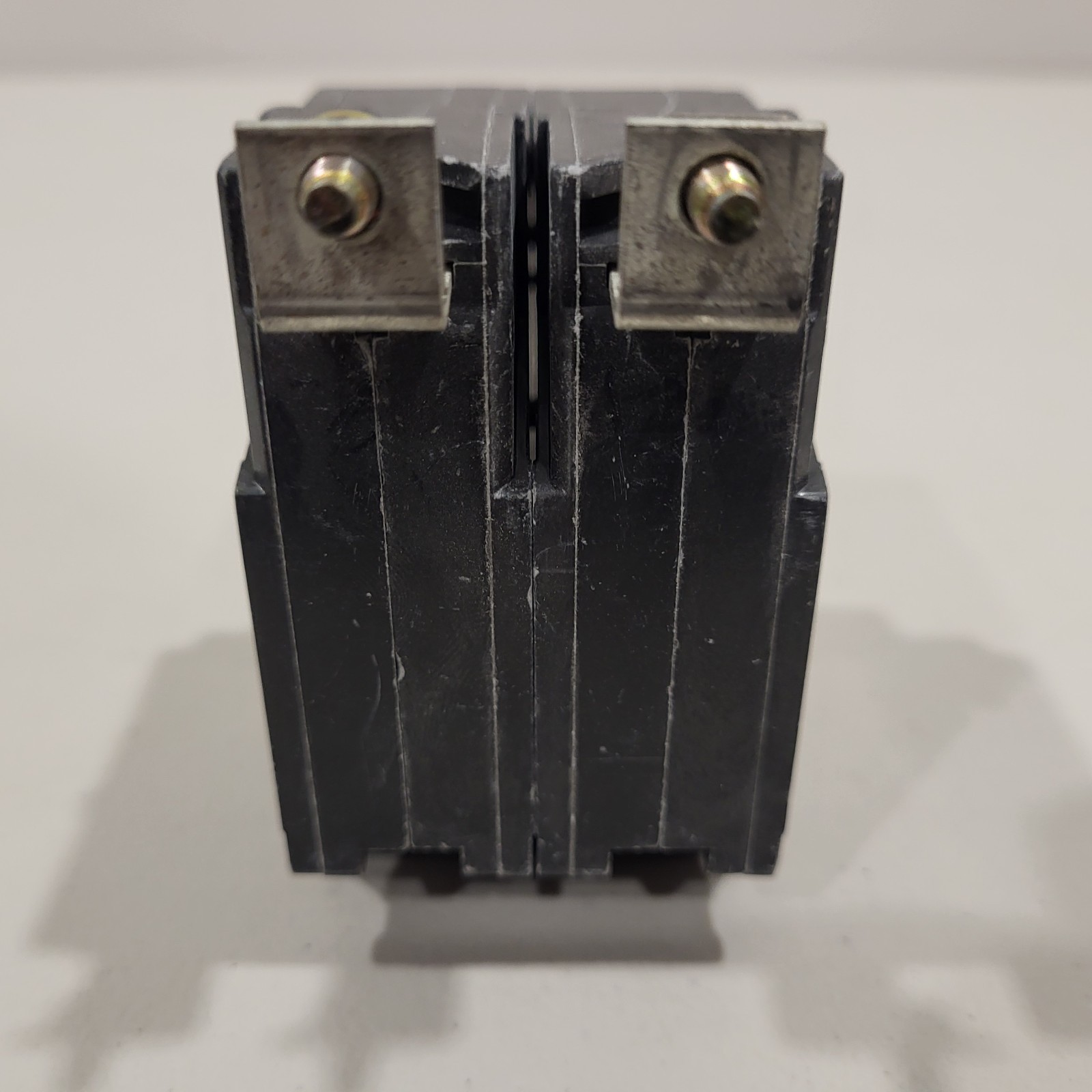 GE THQB2130 Circuit Breaker 2-Pole 30 Amp 120/240VAC Bolt-On TESTED Clean