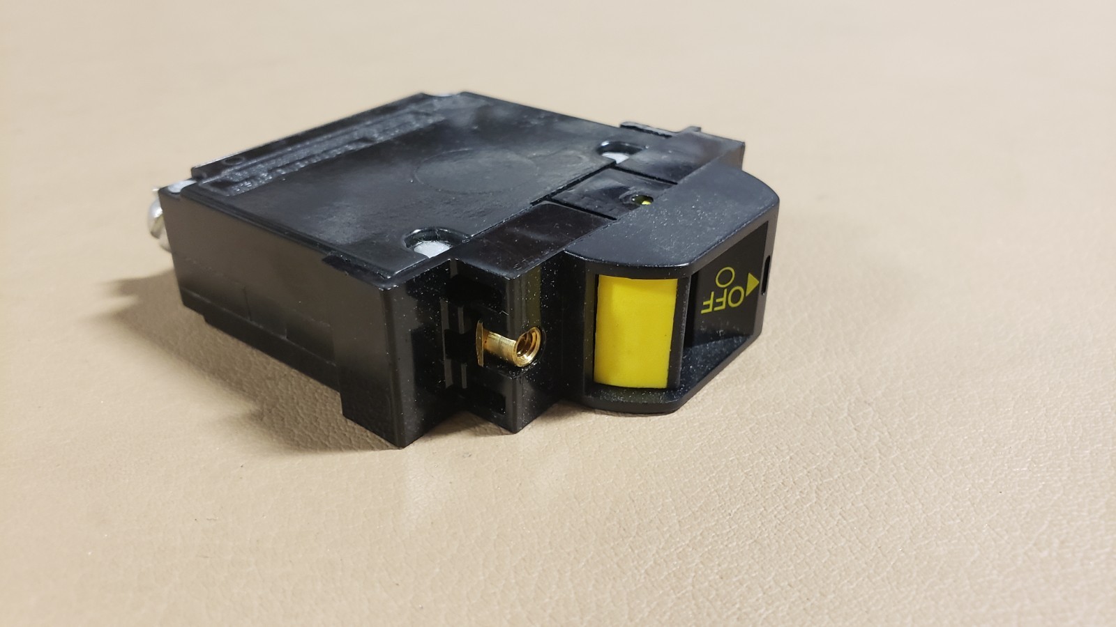 CARLING 20A / SINGLE POLE PANEL MOUNT CIRCUIT BREAKER # A01-X0-05-261-X63-I