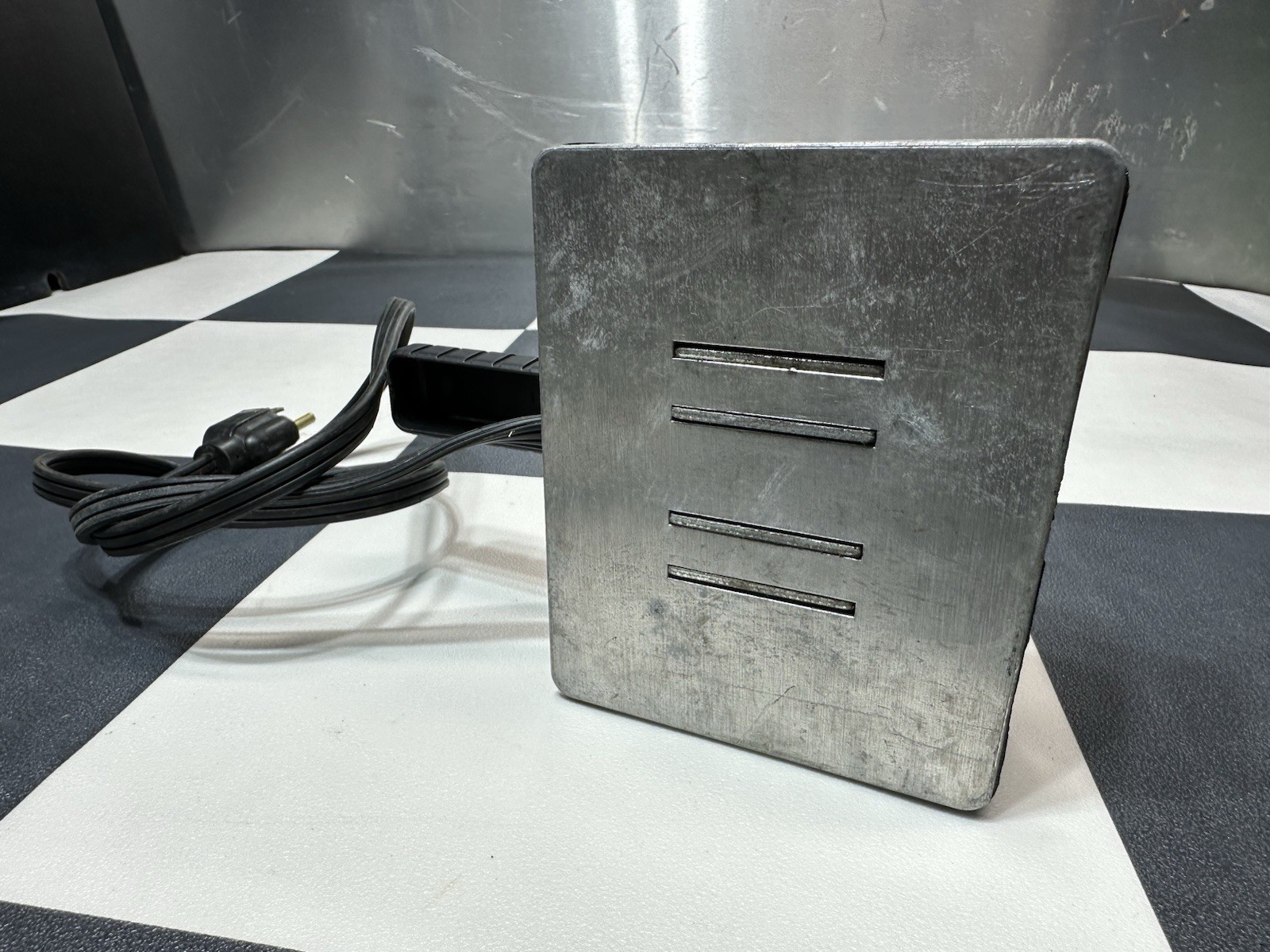 Kat’s Handi-Heat Magnum Magnetic Heater 3″ x 5″ 300 Watt 120V PART 1160