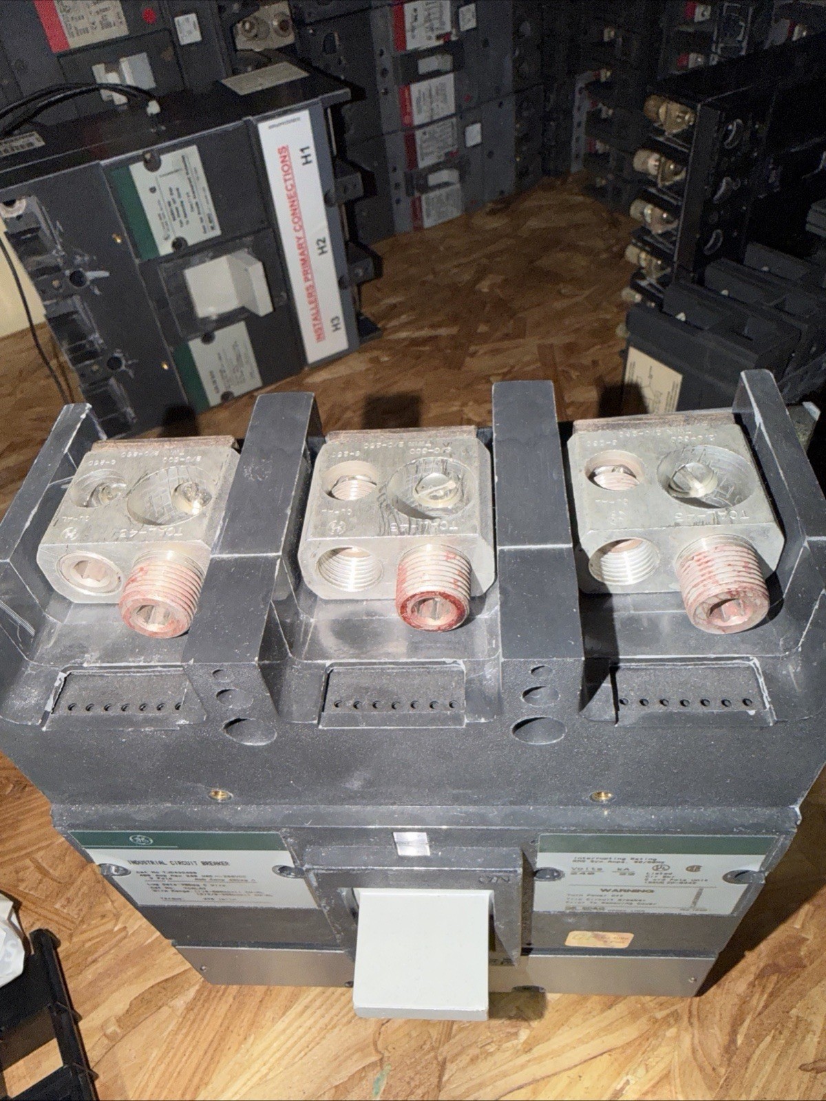 GE TJD432400 3 Pole 3 Phase 400 Amp 240V Molded Case Circuit Breaker