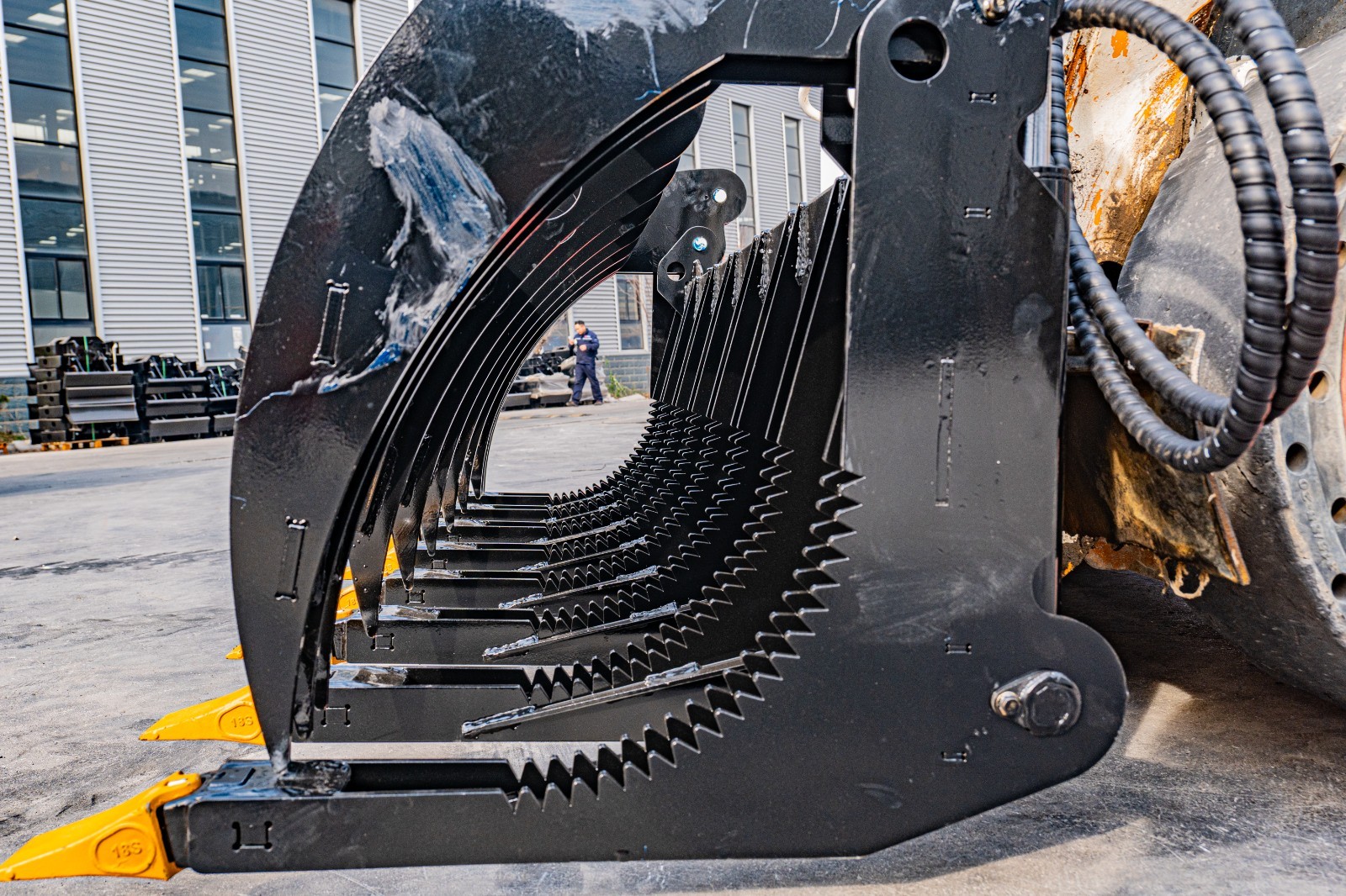 72″ Brush Root Rake Grapple Attachment For Bobcat Skid Steer