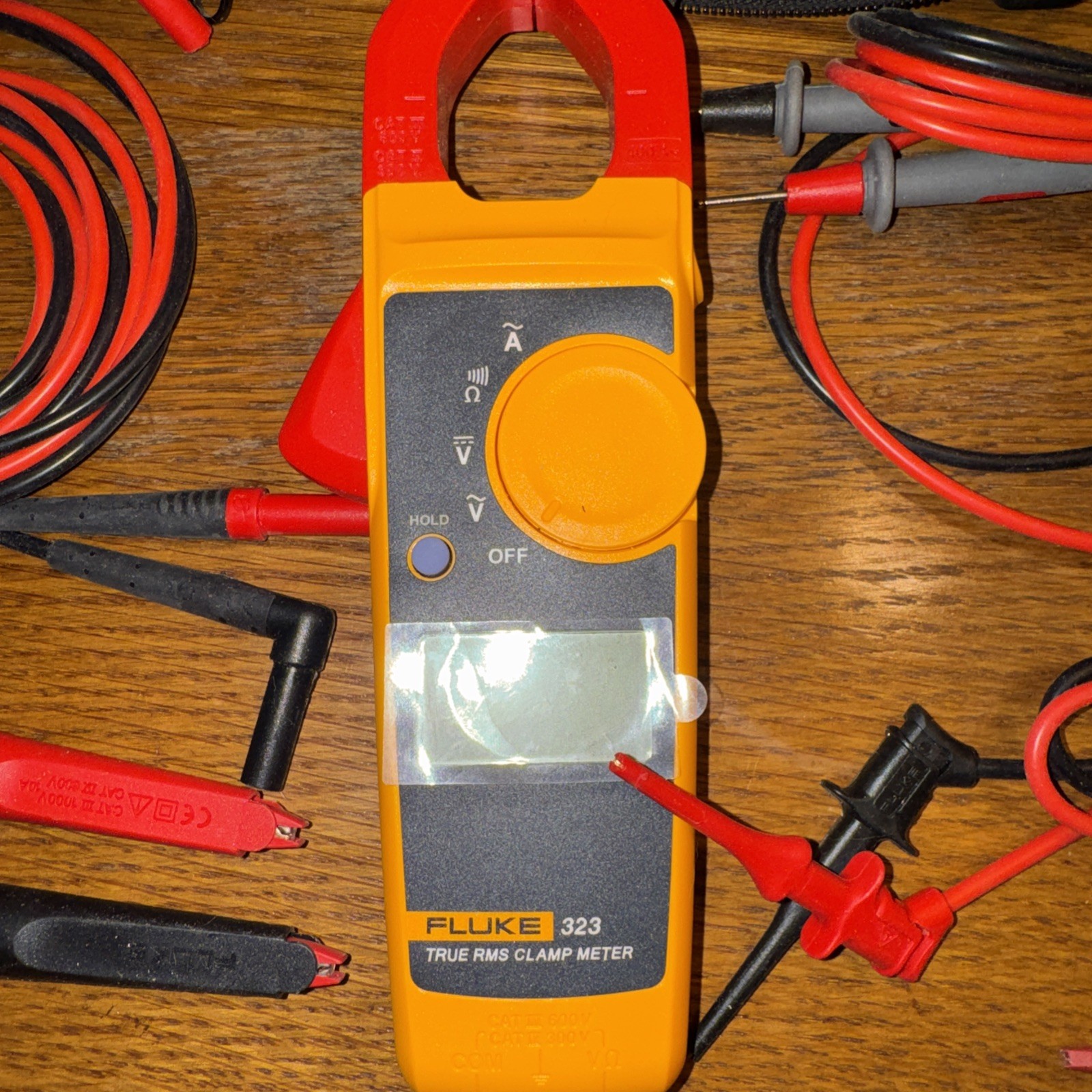 Fluke 323 400amps Digital AC Clamp Meter and Fluke OEM Test Leads w/ case!