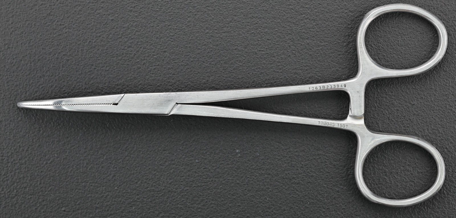 Jarit 106-121 Crile Artery Forceps, Curved, Serrated, 145mm (5.75″)