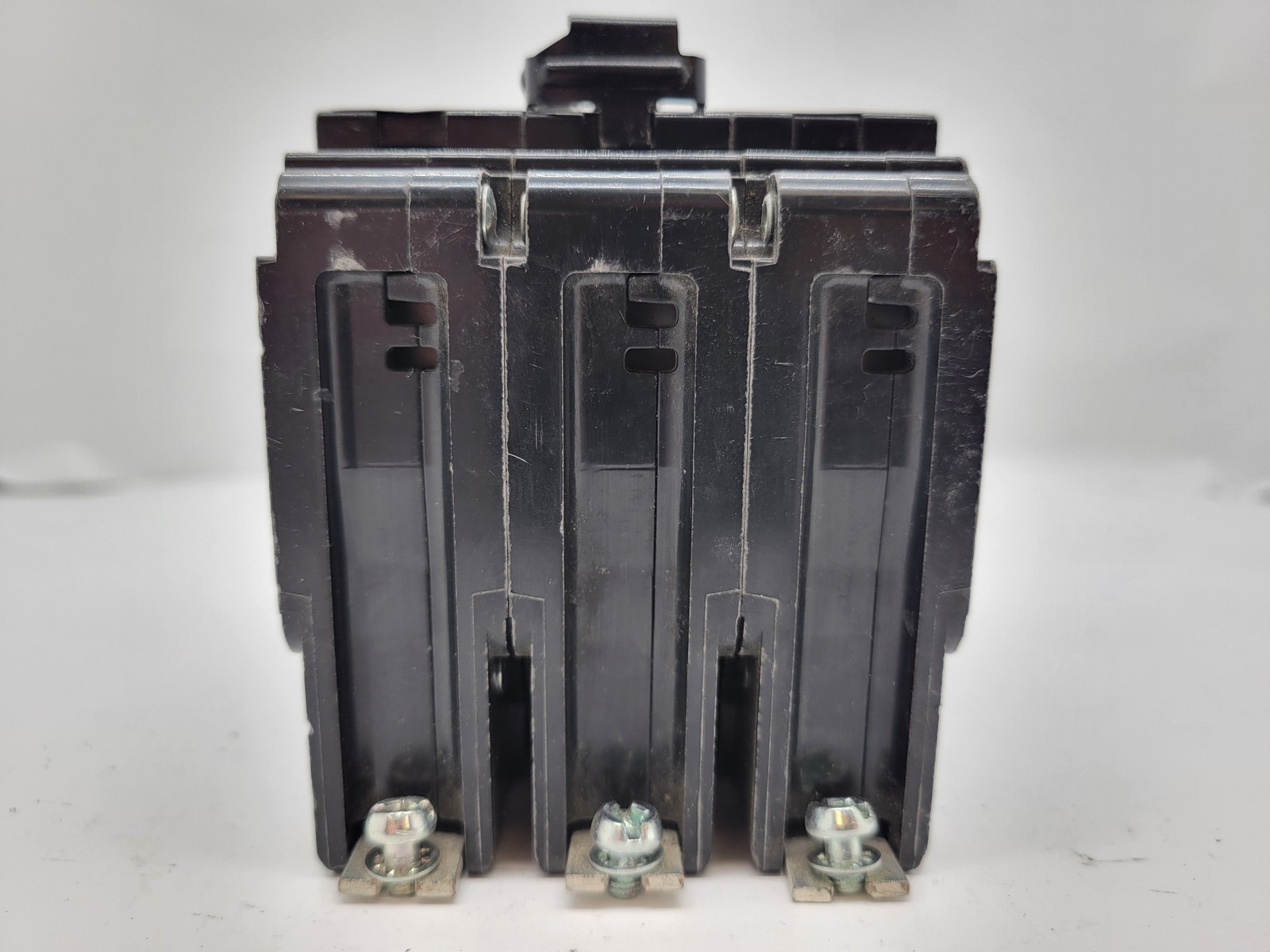 Square D EDB34035 Bolt On Circuit Breaker 35 Amp 480 Volt 3 Pole w/ lockout