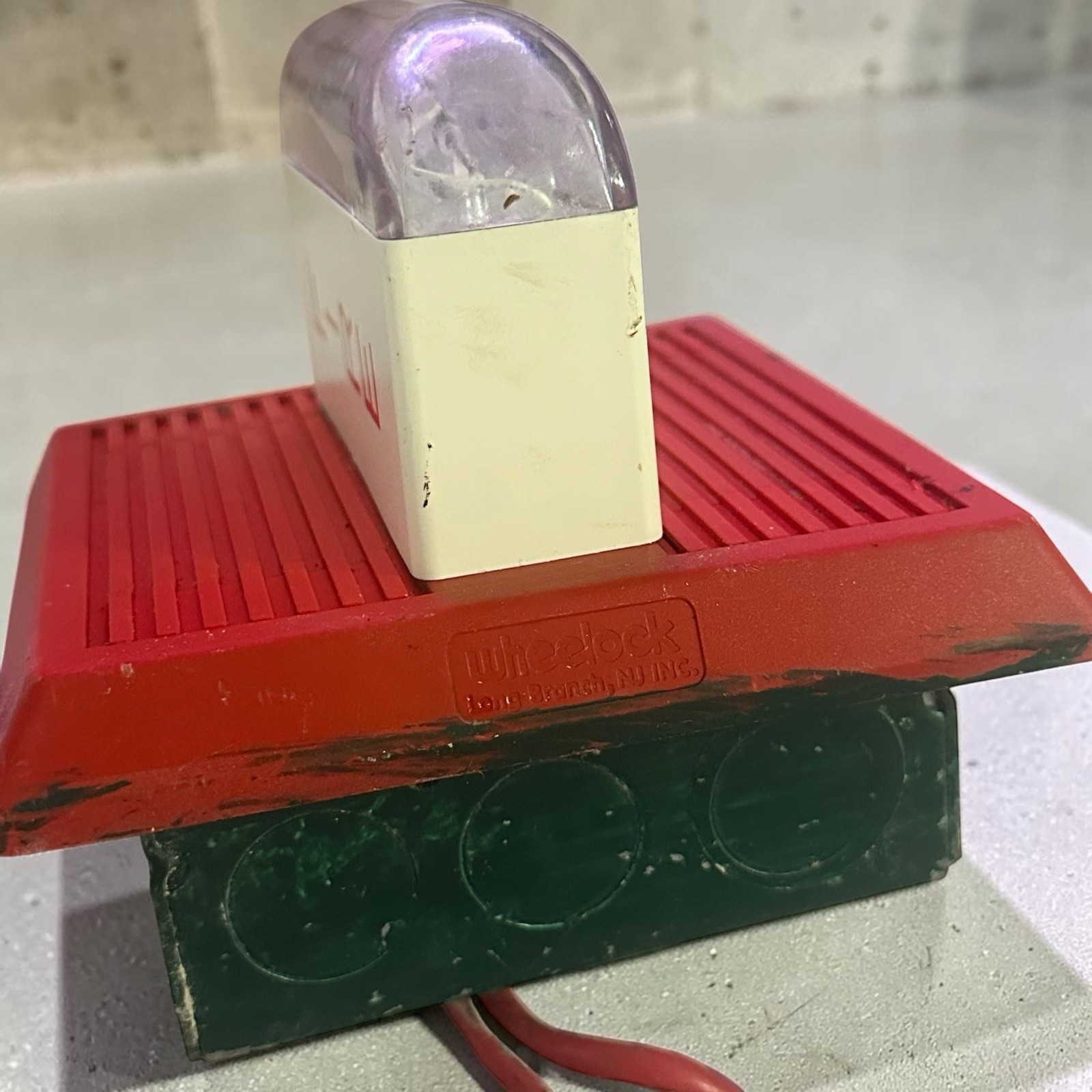 Wheelock MT-24-SLM Fire Alarm Horn Strobe 20-31VDC 15cd Red Wall Mount *READ*