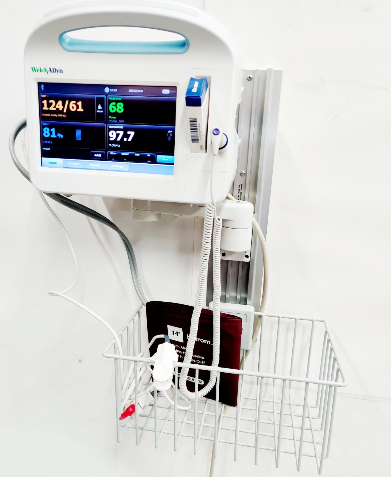 Welch Allyn Connex Vital Sign Monitor 6000 WIFI EMR Conn 65NTXX with Accessories