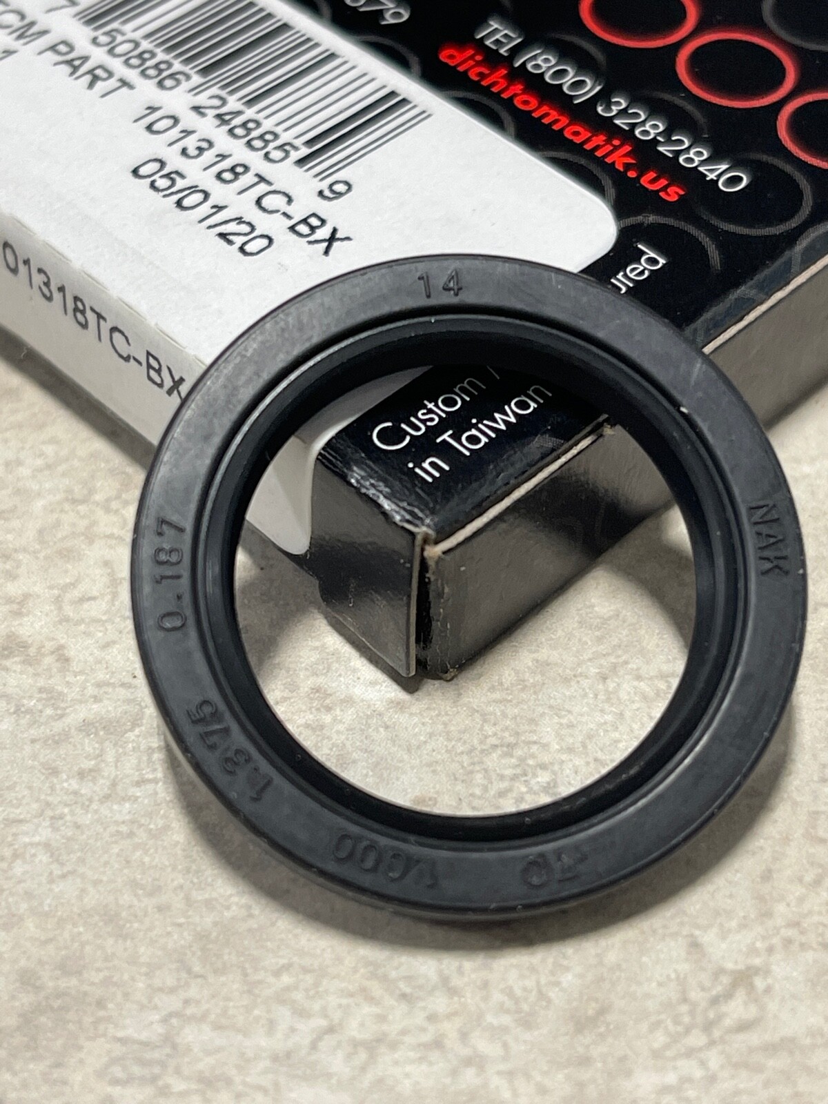 NEW Dichtomatik TCM Oil Grease Seal TCM 101318TC-BX