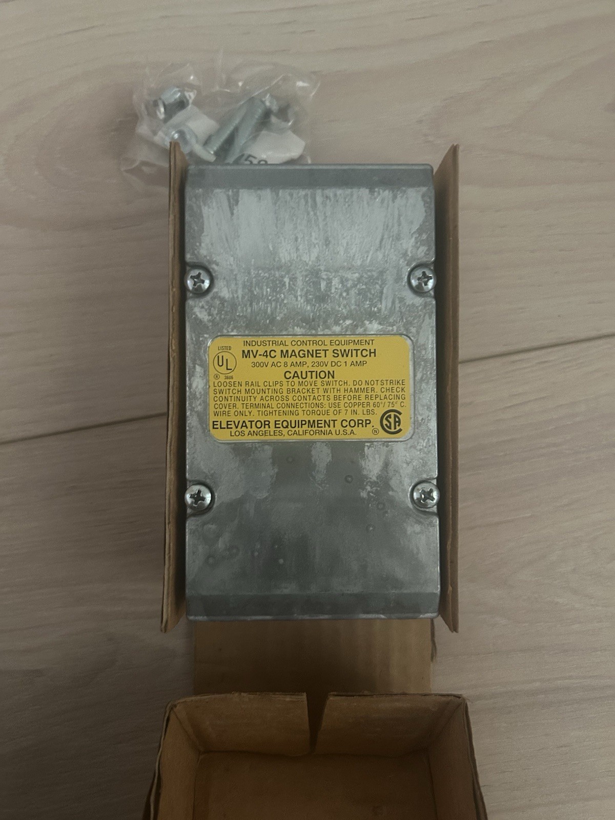 EECO MV-4C Heavy Duty SPST Snap Action Magnet Switch 300V Coil 8A AC