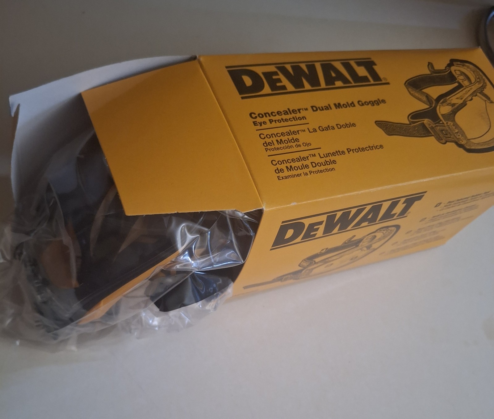 DEWALT Safety Goggles Concealer Dual Mold Clear Anti-Fog Lens 99.9% UV DPG82 New