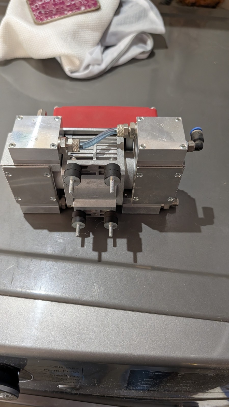 Pfeiffer Vacuum MVP 006-4 24V DC 4 Diaphragm Oil-Free Dry Pump Working
