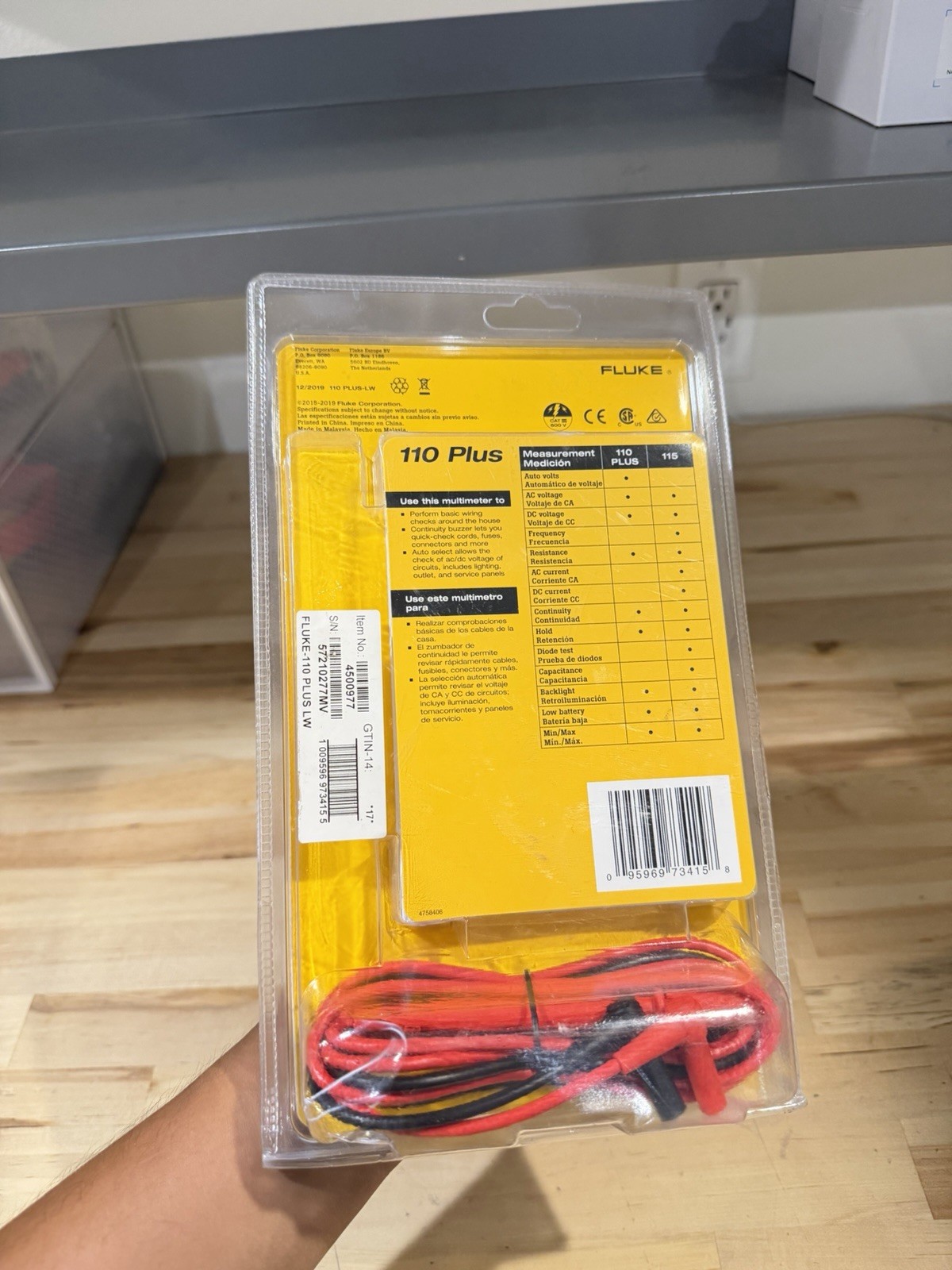 FLUKE 110 PLUS ESSENTIAL MULTIMETER W/ LEADS SHIPS FAST