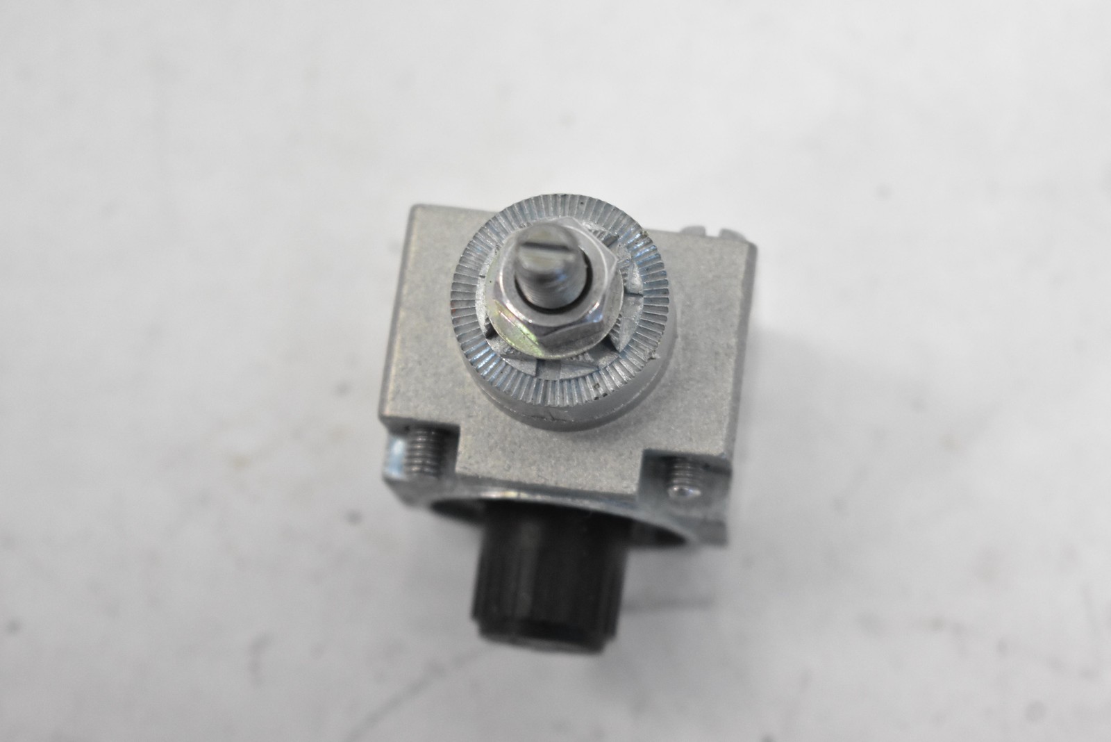 Telemecanique ZCKE05 Limit Switch Rotary Operator Head Gray Metal Indonesia