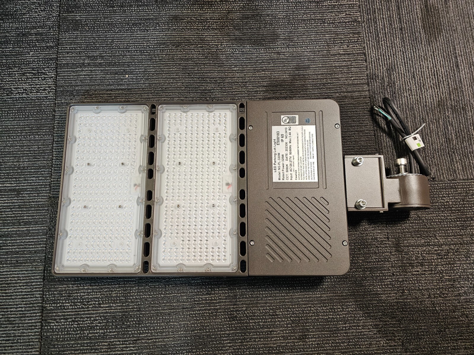 NG-PL-320W LED Parking Lot Light 44800LM 5000K 120-277VAC 5000K+ Photocell
